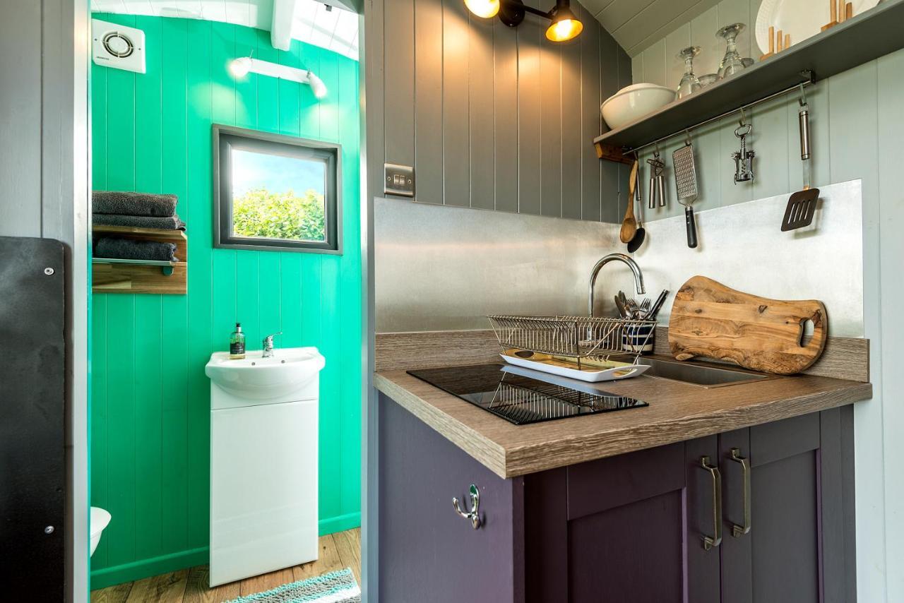 The Big Cwtch Shepherd'S Hut Kidwelly Exterior foto